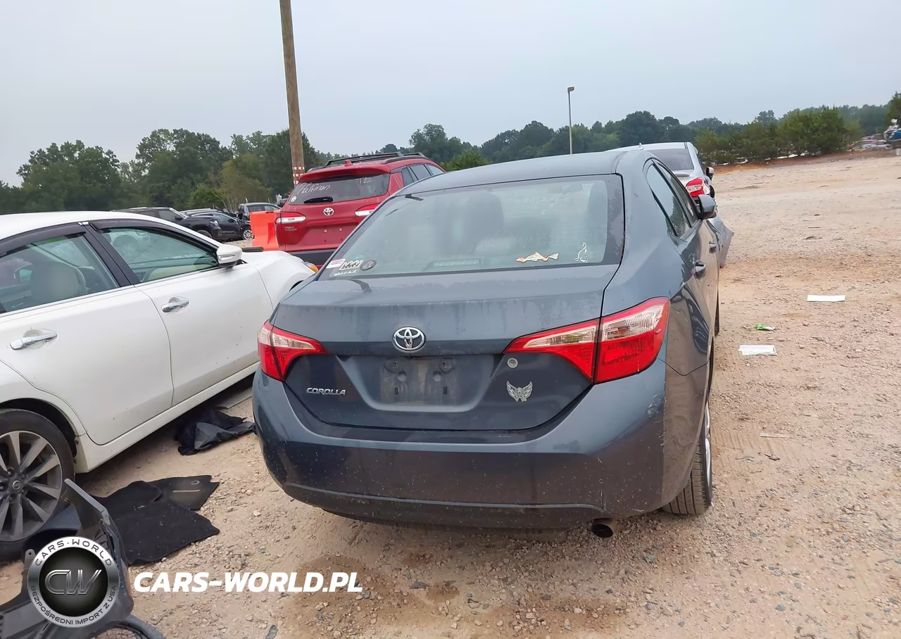 2018 Toyota Corolla L VIN:5YFBURHE3JP852271 - 17