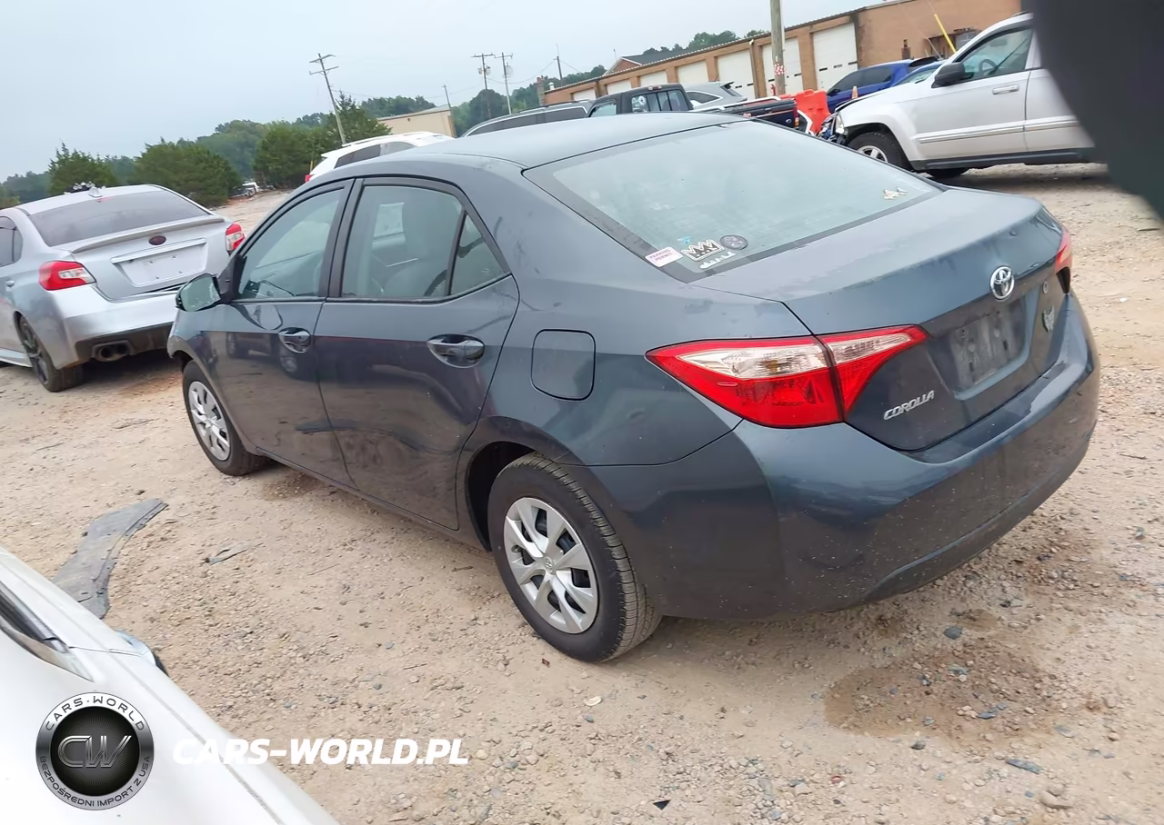 2018 Toyota Corolla L VIN:5YFBURHE3JP852271 - 3