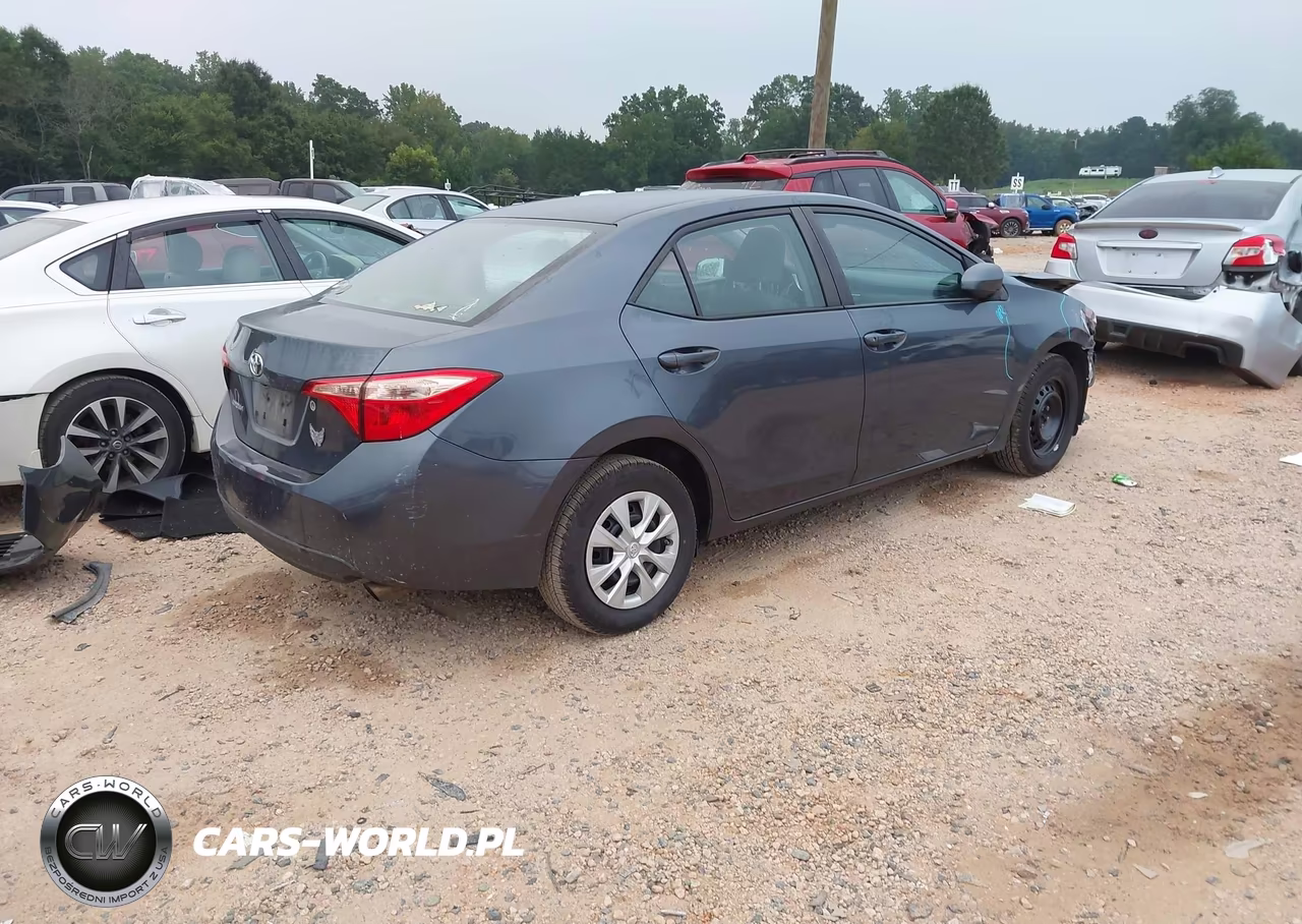 2018 Toyota Corolla L VIN:5YFBURHE3JP852271 - 4