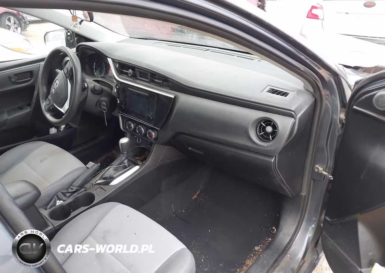 2018 Toyota Corolla L VIN:5YFBURHE3JP852271 - 5