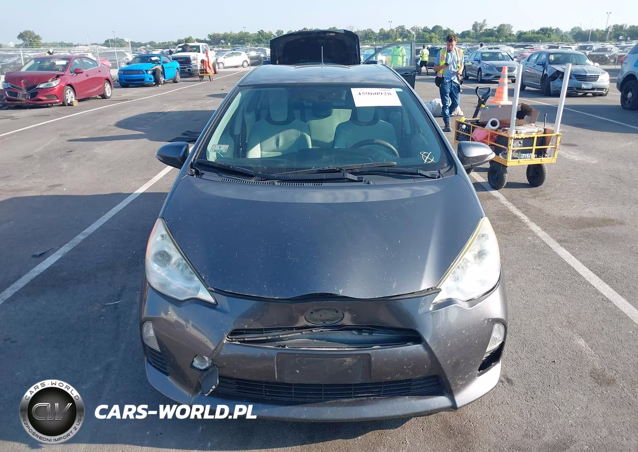 2013 Toyota Prius C One VIN:JTDKDTB30D1553883 - 13