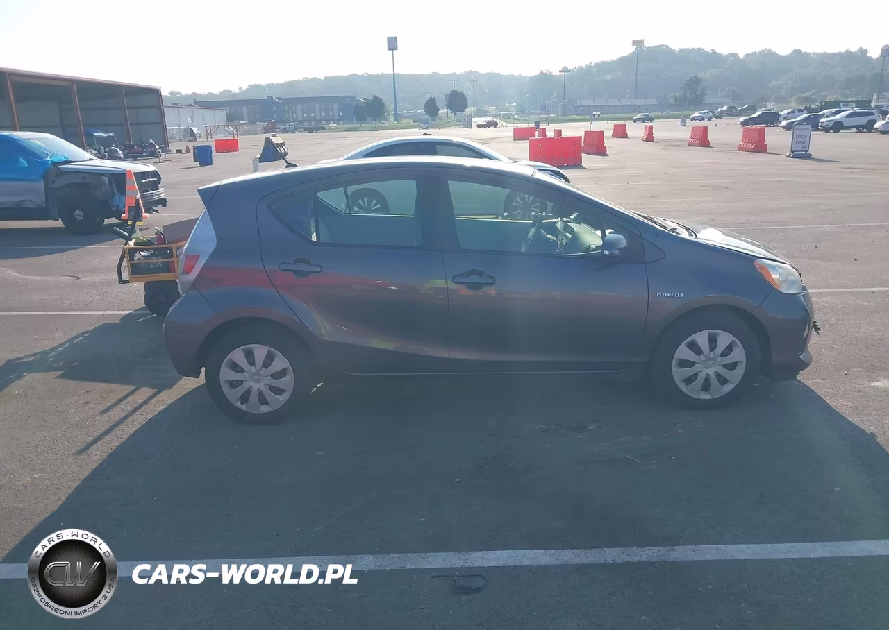 2013 Toyota Prius C One VIN:JTDKDTB30D1553883 - 14