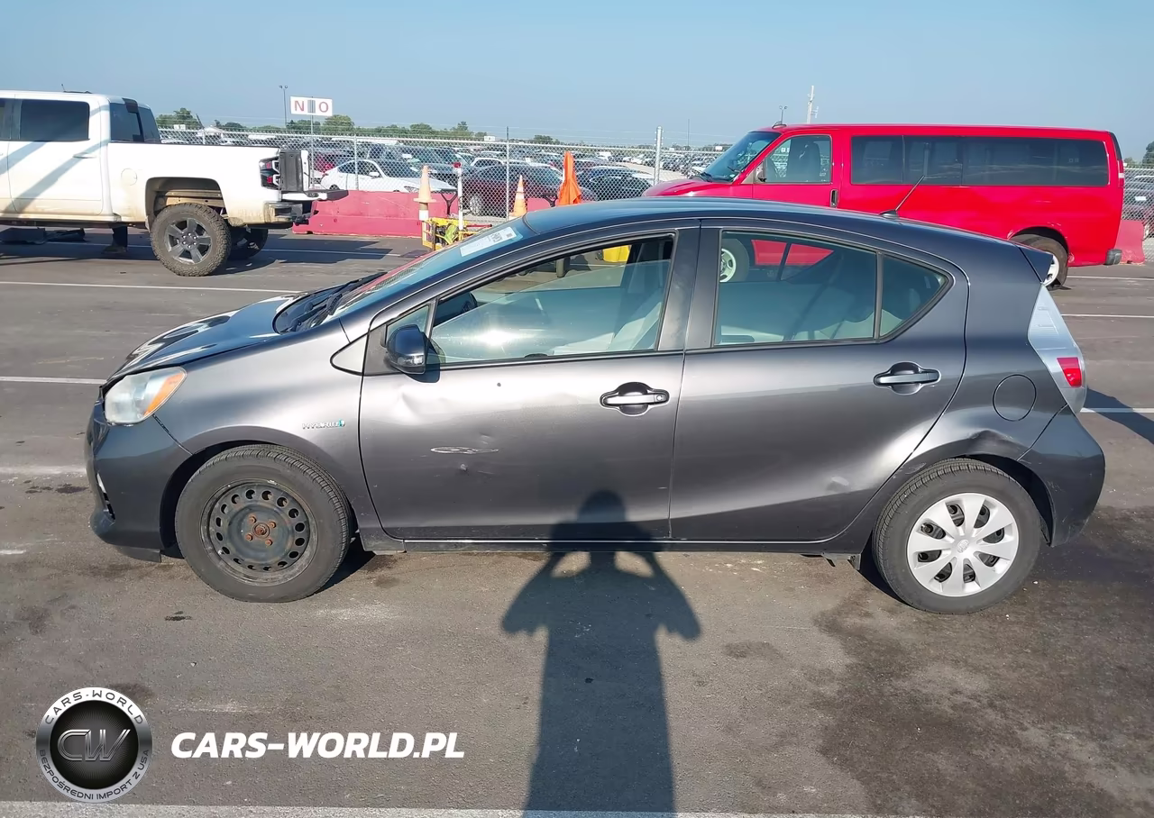 2013 Toyota Prius C One VIN:JTDKDTB30D1553883 - 15