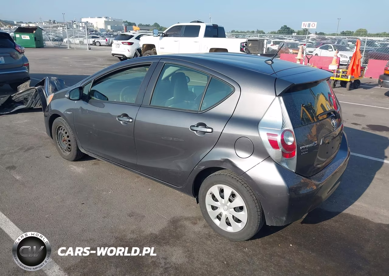 2013 Toyota Prius C One VIN:JTDKDTB30D1553883 - 3