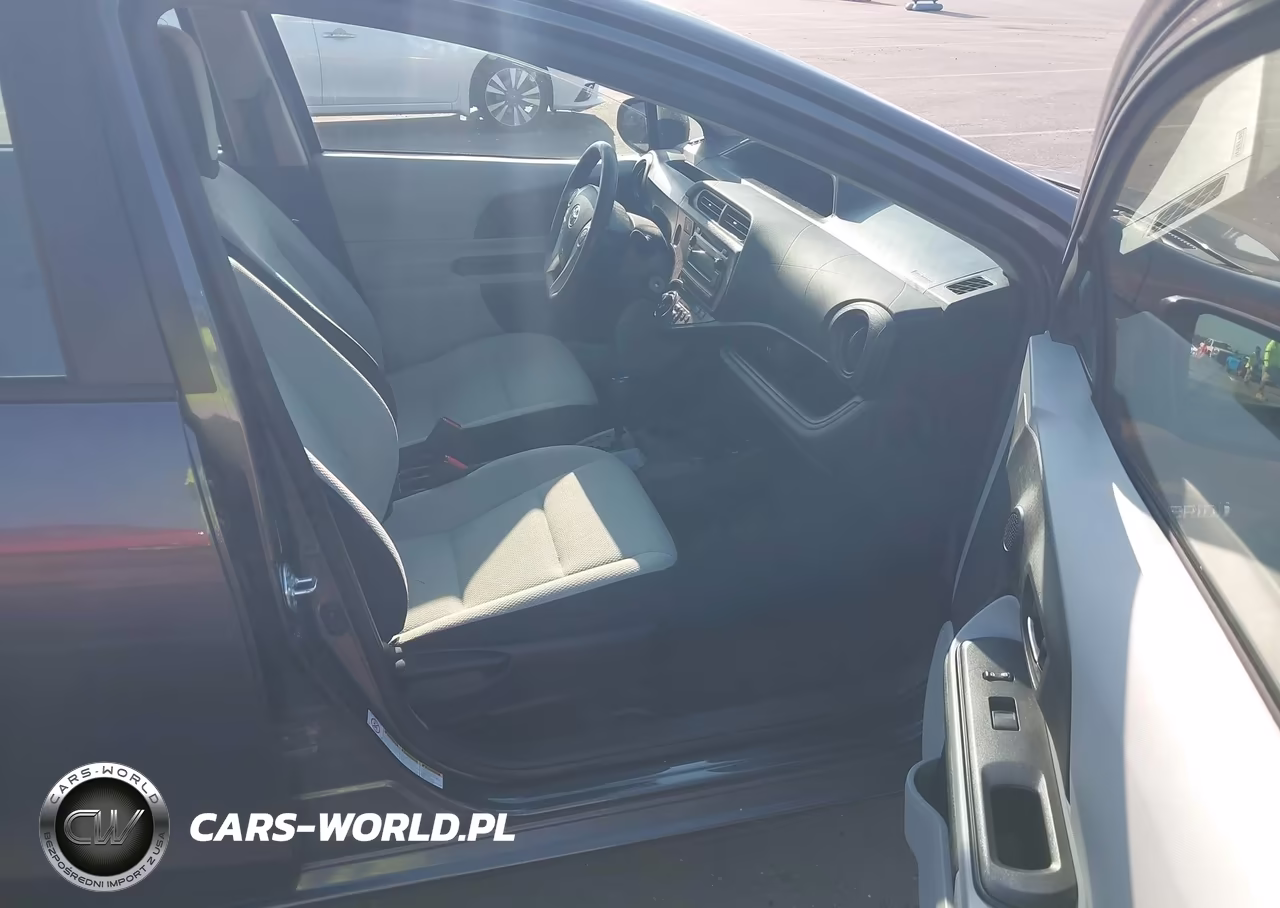2013 Toyota Prius C One VIN:JTDKDTB30D1553883 - 5