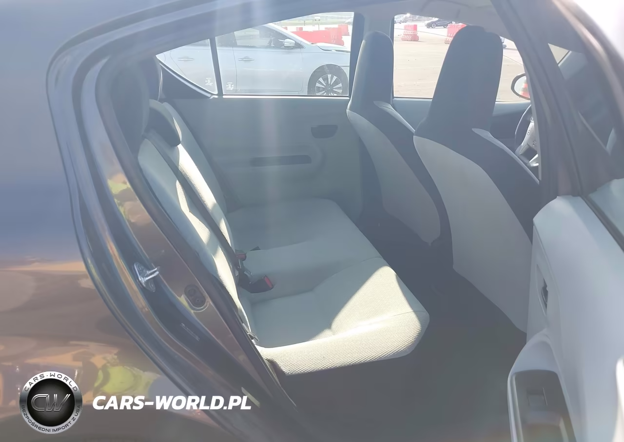 2013 Toyota Prius C One VIN:JTDKDTB30D1553883 - 8