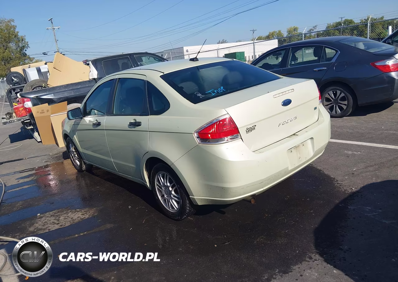 2010 Ford Focus Se VIN:1FAHP3FN1AW217869 - 3