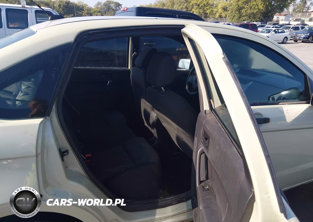 2010 Ford Focus Se VIN:1FAHP3FN1AW217869 - 8
