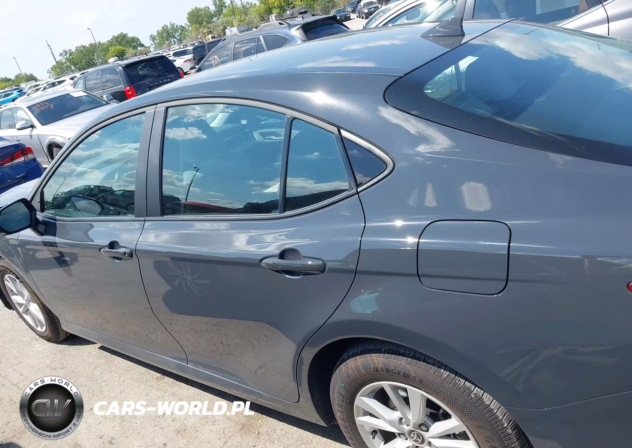 2026 Toyota Camry Le VIN:4T1DAACK6TU306260 - 14