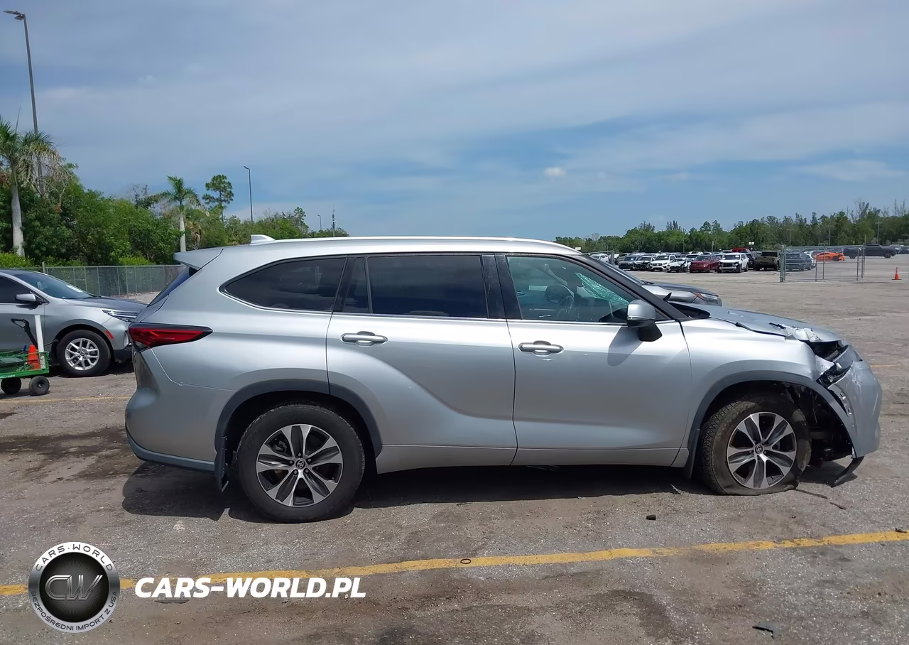 2022 Toyota Highlander Xle VIN:5TDGZRBH6NS199278 - 13