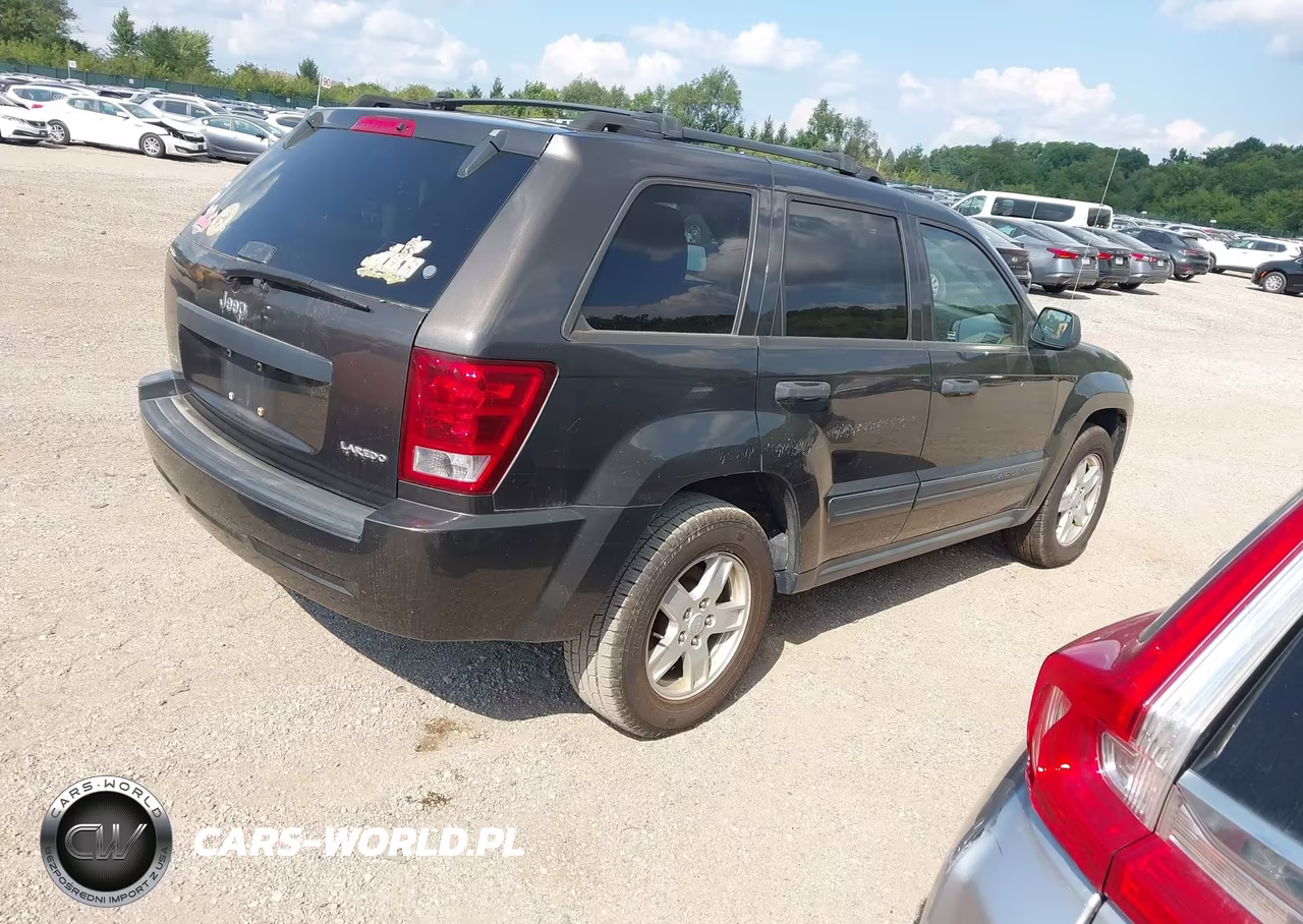 2005 Jeep Grand Cherokee Laredo VIN:1J4GR48K75C607028 - 4