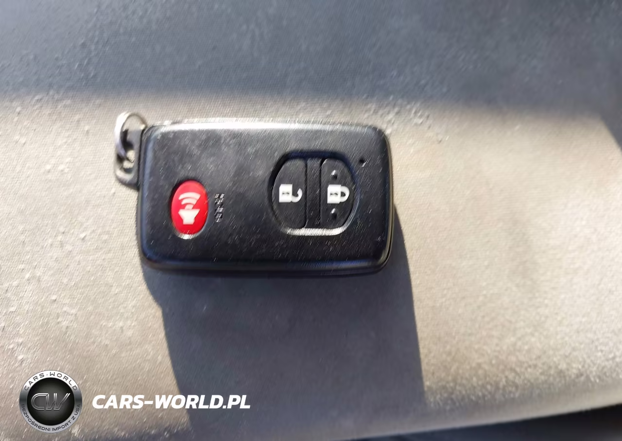 2013 Toyota Prius Three VIN:JTDKN3DUXD5551036 - 11