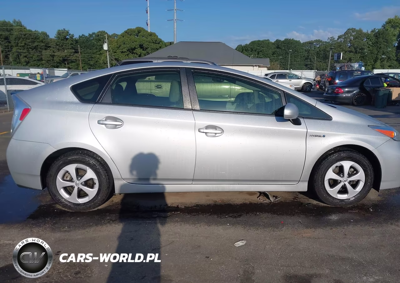 2013 Toyota Prius Three VIN:JTDKN3DUXD5551036 - 13