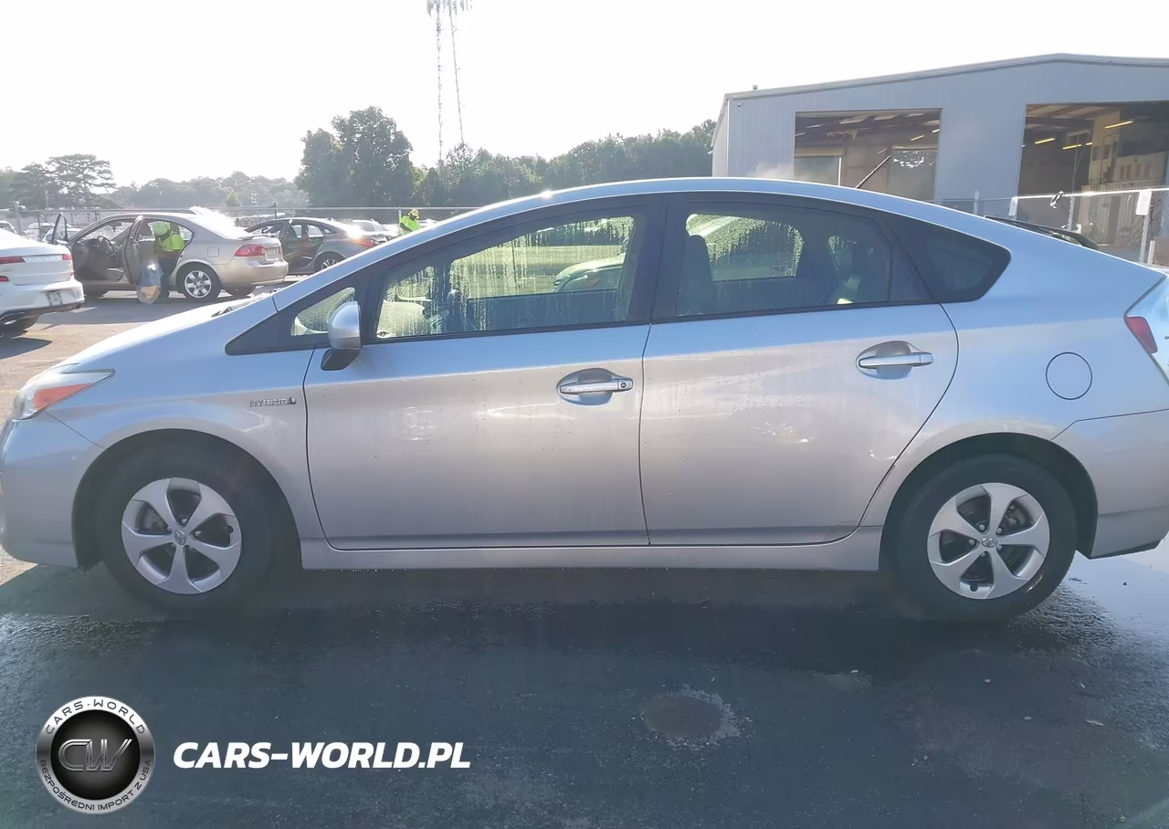 2013 Toyota Prius Three VIN:JTDKN3DUXD5551036 - 14