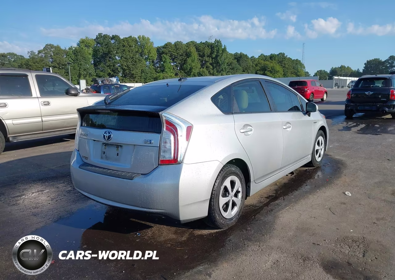 2013 Toyota Prius Three VIN:JTDKN3DUXD5551036 - 4