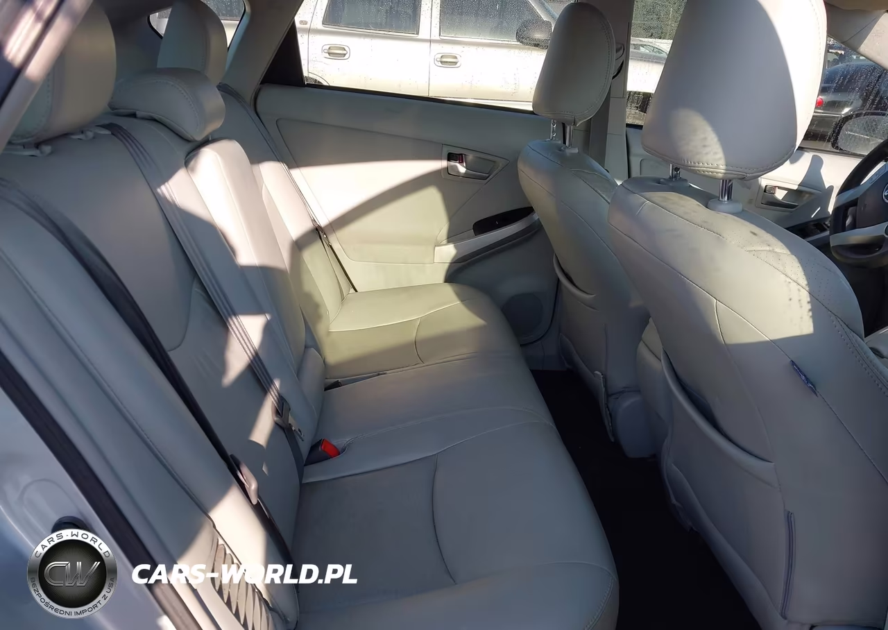 2013 Toyota Prius Three VIN:JTDKN3DUXD5551036 - 8