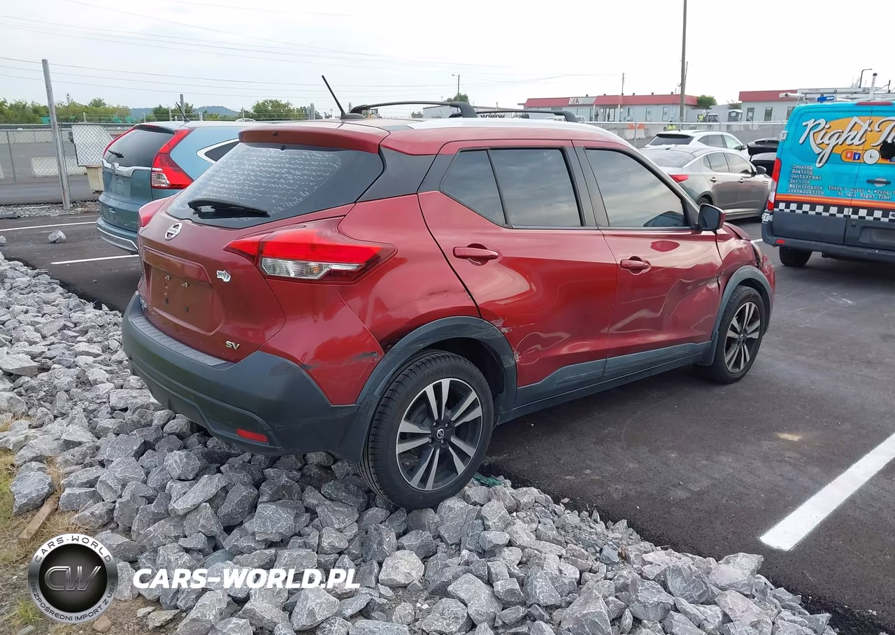 2018 Nissan Kicks Sv VIN:3N1CP5CU7JL510096 - 4