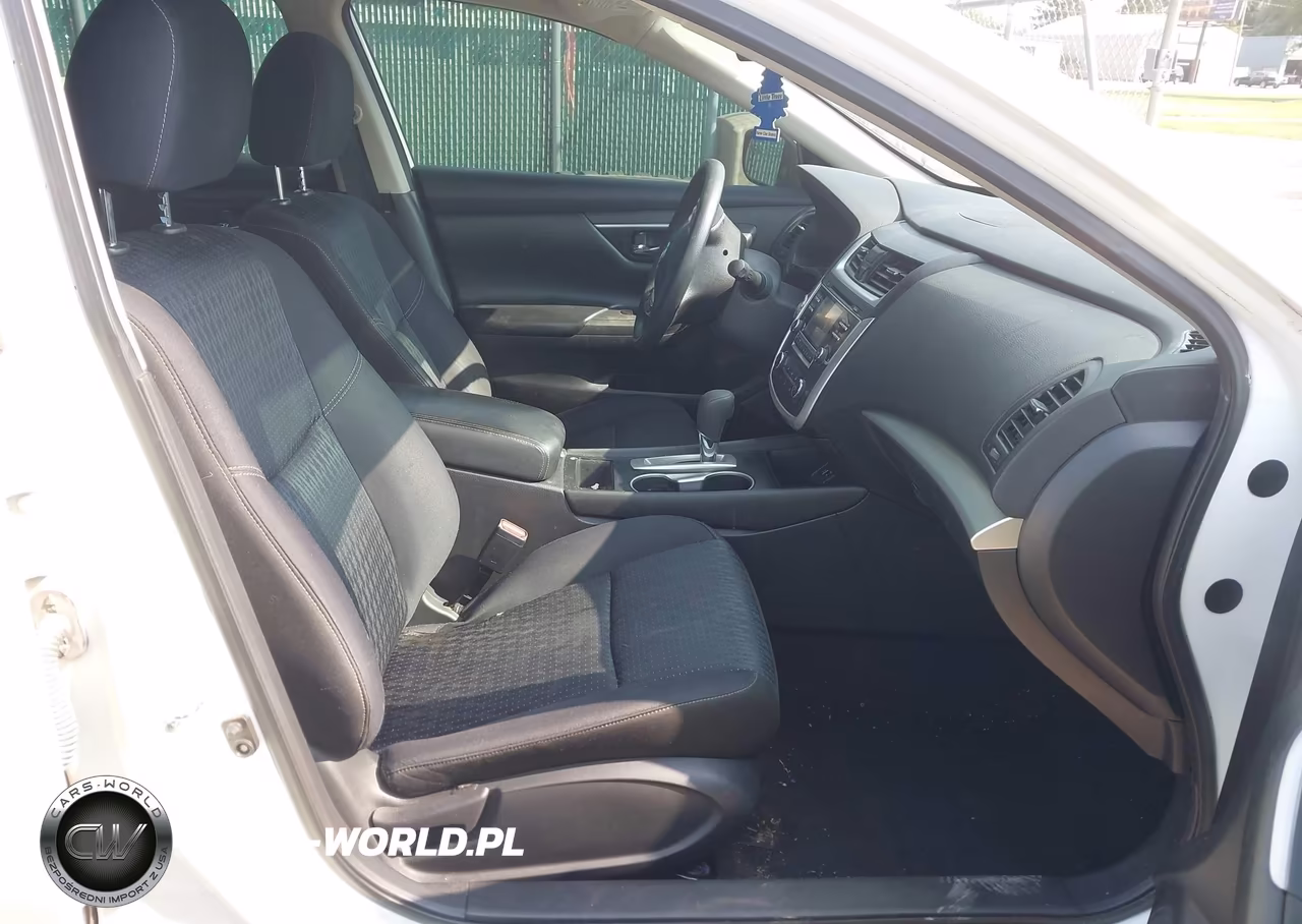 2016 Nissan Altima 2.5 VIN:1N4AL3AP1GN361944 - 5