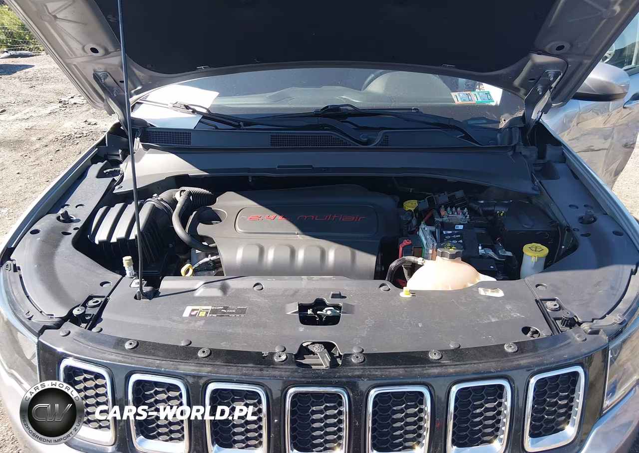 2018 Jeep Compass Latitude 4X4 VIN:3C4NJDBB9JT114883 - 10