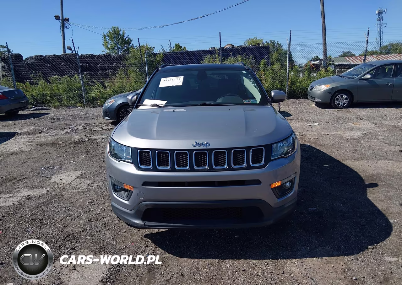 2018 Jeep Compass Latitude 4X4 VIN:3C4NJDBB9JT114883 - 12