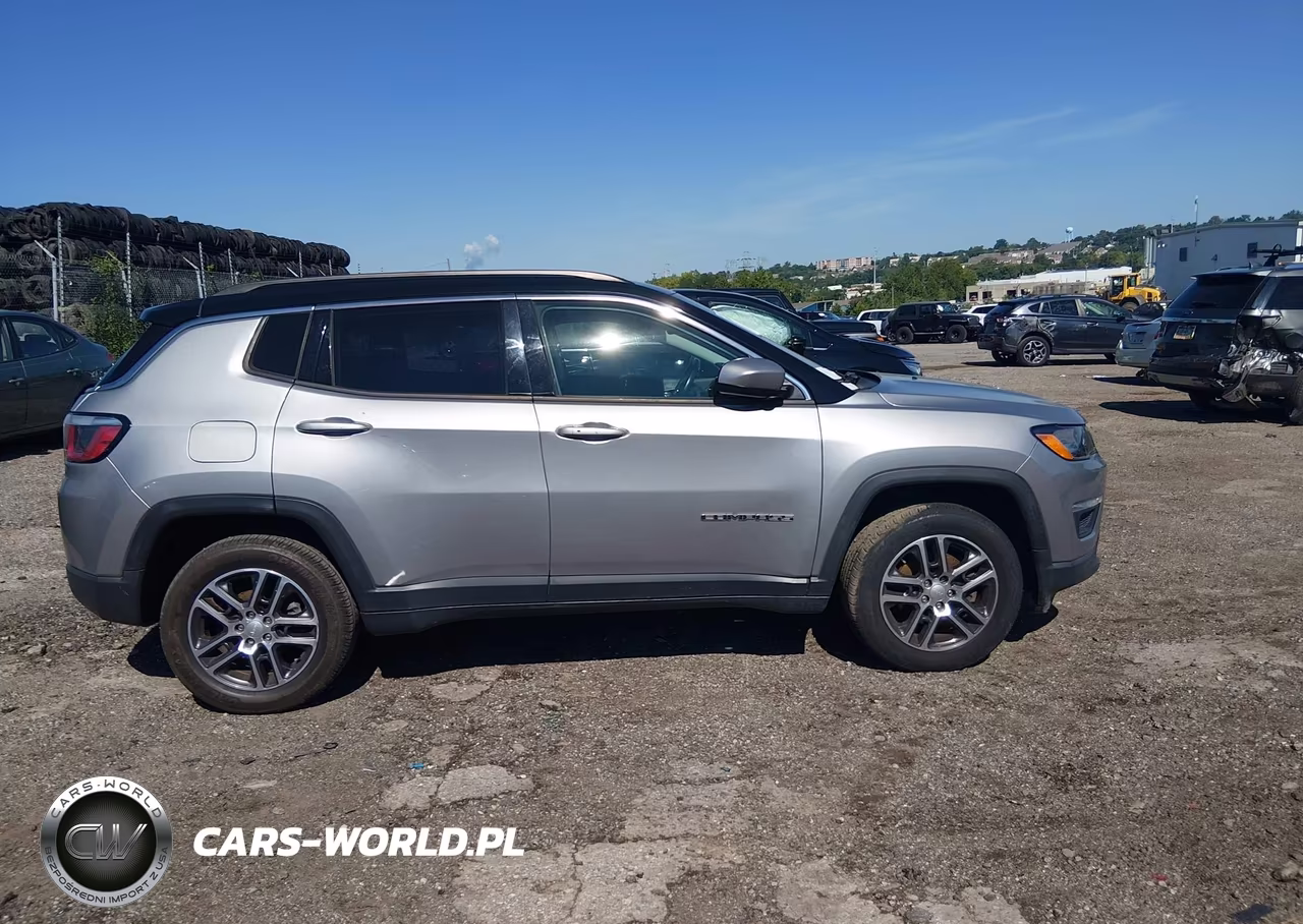 2018 Jeep Compass Latitude 4X4 VIN:3C4NJDBB9JT114883 - 13