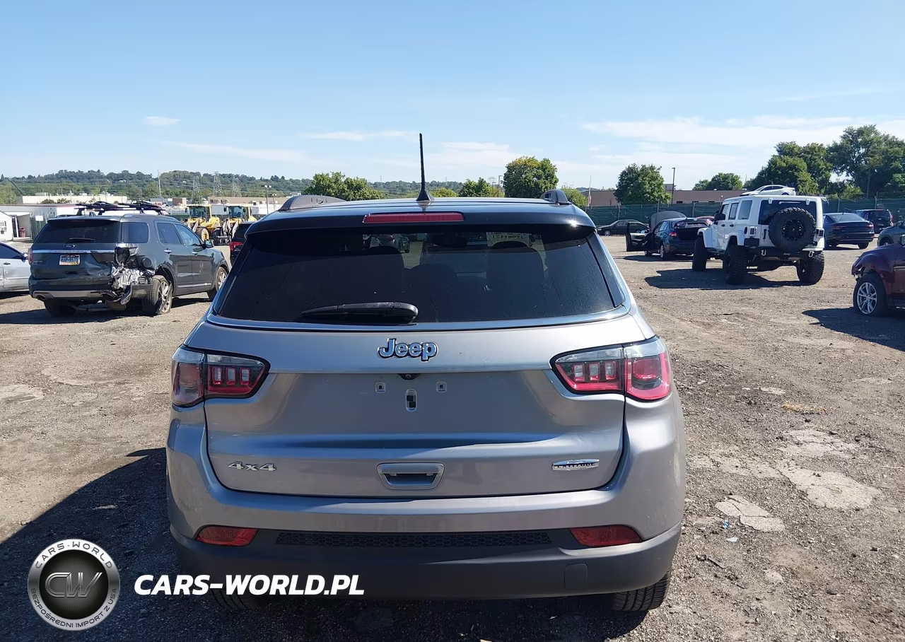 2018 Jeep Compass Latitude 4X4 VIN:3C4NJDBB9JT114883 - 16