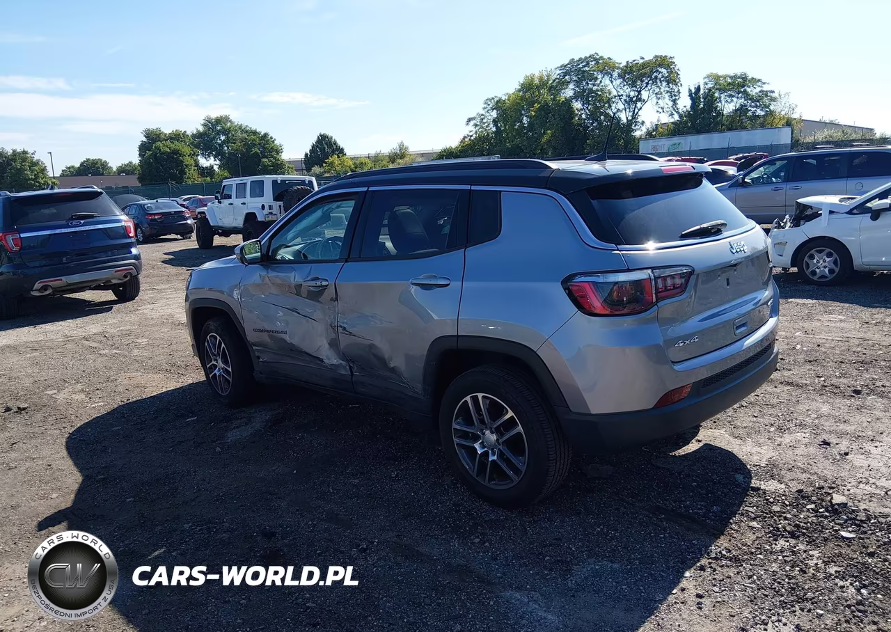2018 Jeep Compass Latitude 4X4 VIN:3C4NJDBB9JT114883 - 3