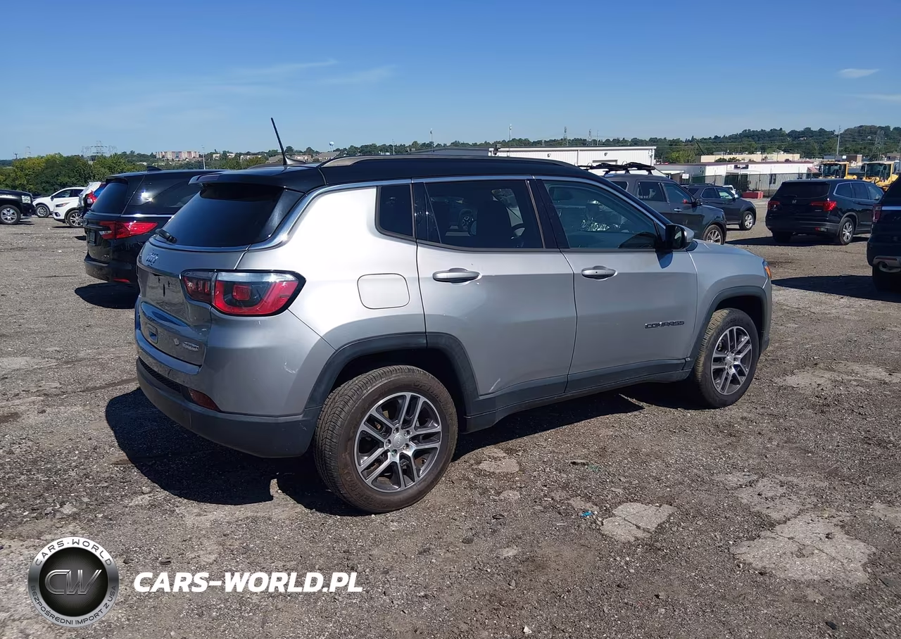 2018 Jeep Compass Latitude 4X4 VIN:3C4NJDBB9JT114883 - 4