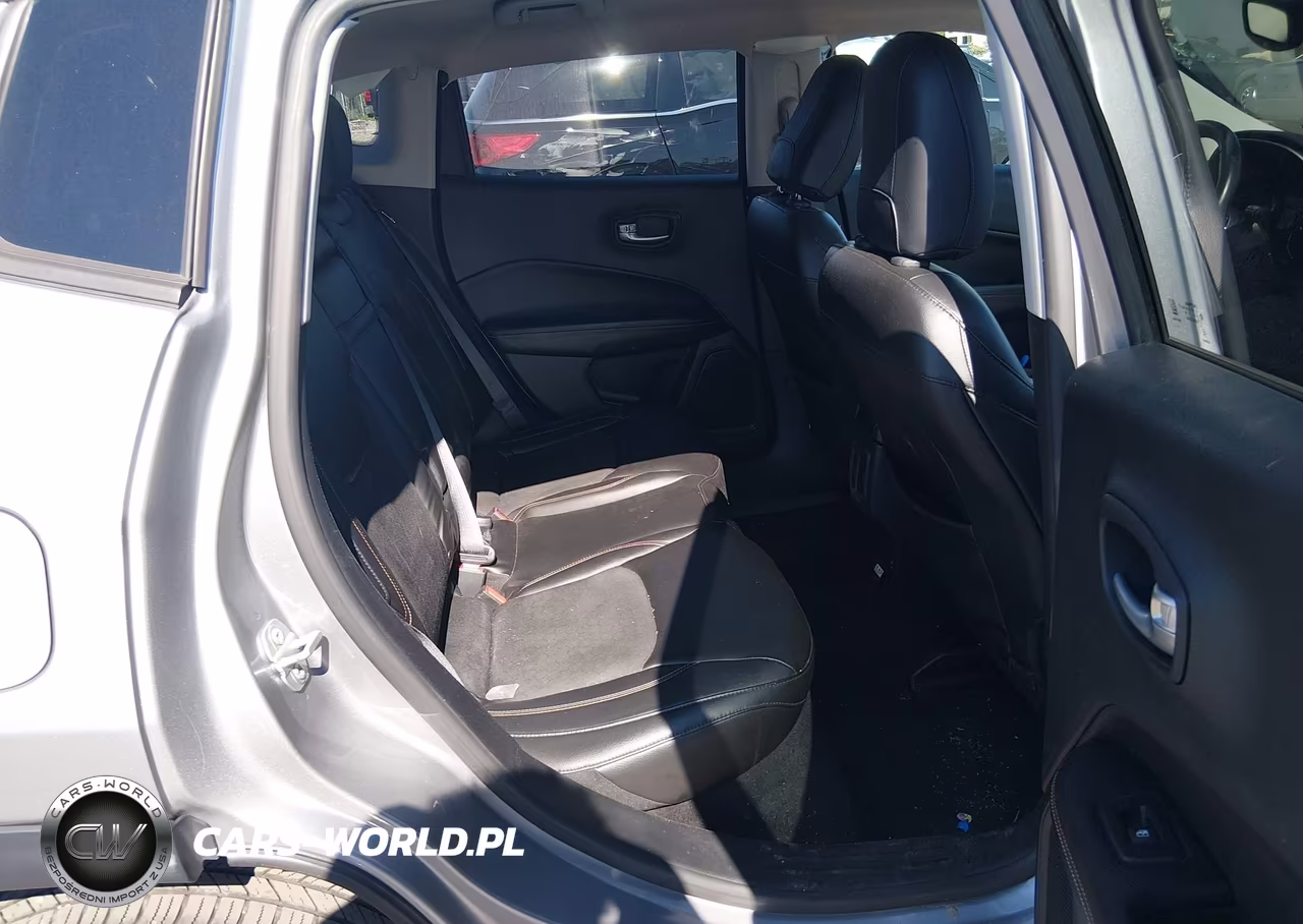 2018 Jeep Compass Latitude 4X4 VIN:3C4NJDBB9JT114883 - 8
