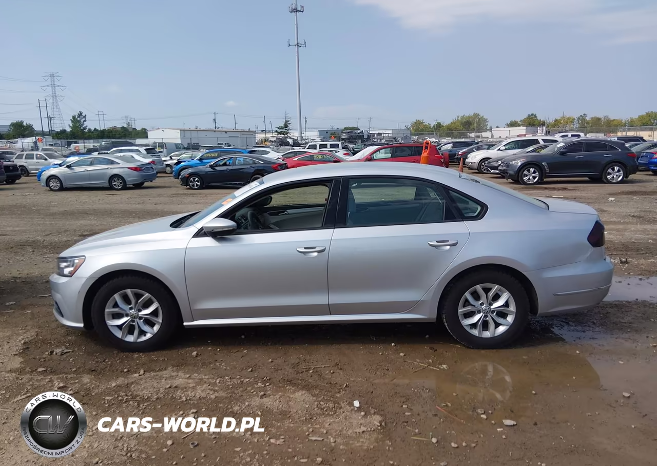 2018 Volkswagen Passat 2.0T R-Line-2.0T S VIN:1VWAA7A31JC022041 - 14