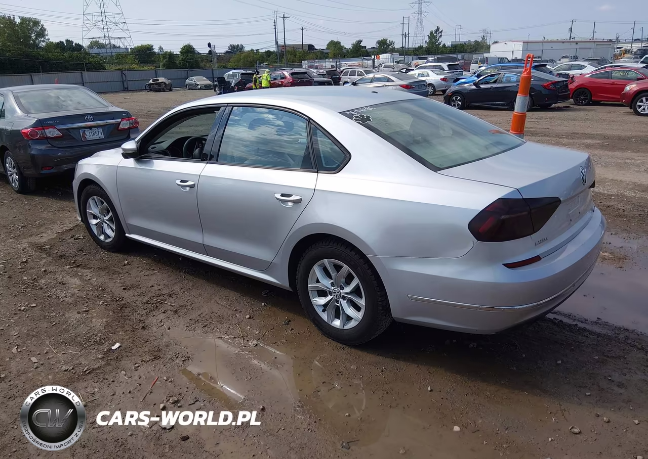 2018 Volkswagen Passat 2.0T R-Line-2.0T S VIN:1VWAA7A31JC022041 - 3