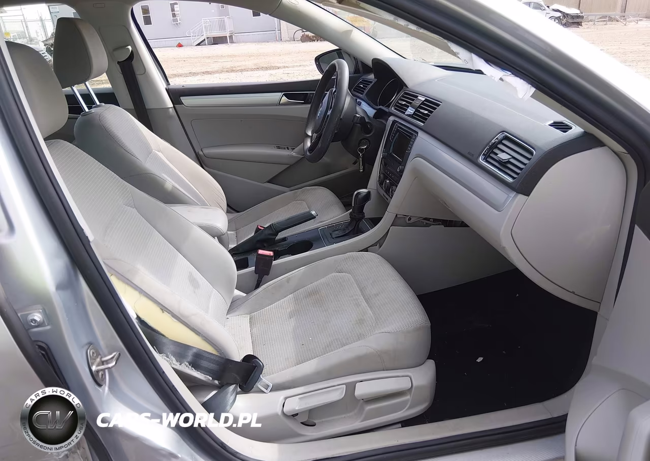 2018 Volkswagen Passat 2.0T R-Line-2.0T S VIN:1VWAA7A31JC022041 - 5