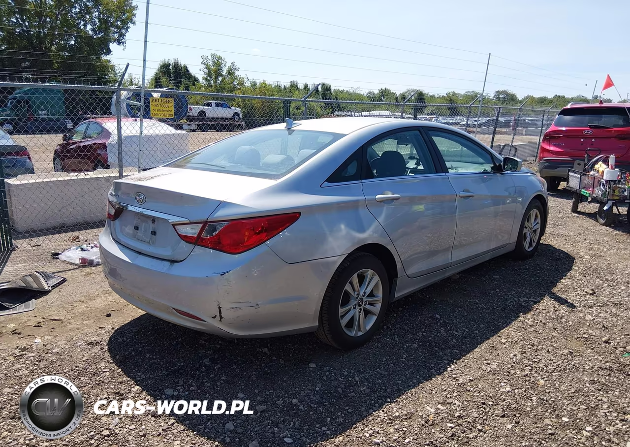 2011 Hyundai Sonata Gls VIN:5NPEB4AC9BH048439 - 4