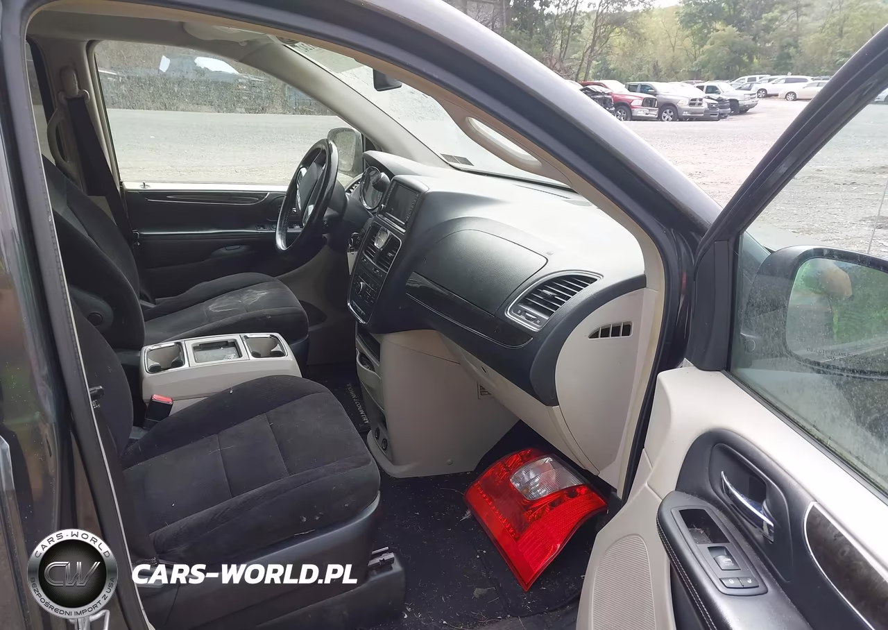 2011 Chrysler Town & Country Touring VIN:2A4RR5DG0BR677733 - 5