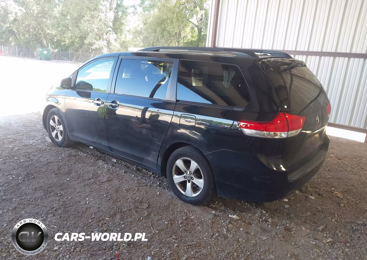 2011 Toyota Sienna Le V6 VIN:5TDKK3DC8BS172589 - 3