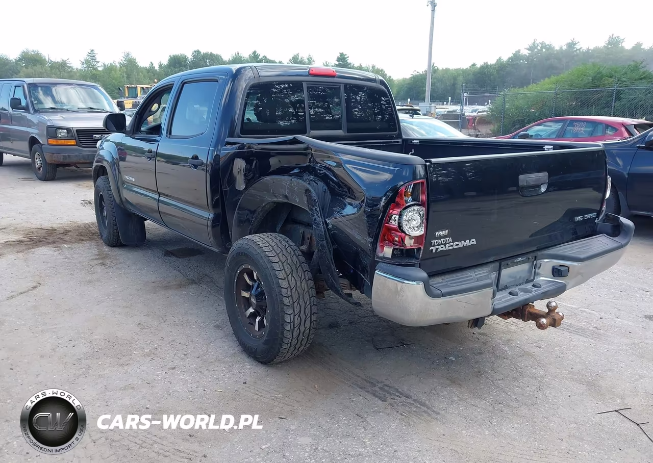2013 Toyota Tacoma Double Cab VIN:3TMLU4EN8DM106132 - 3