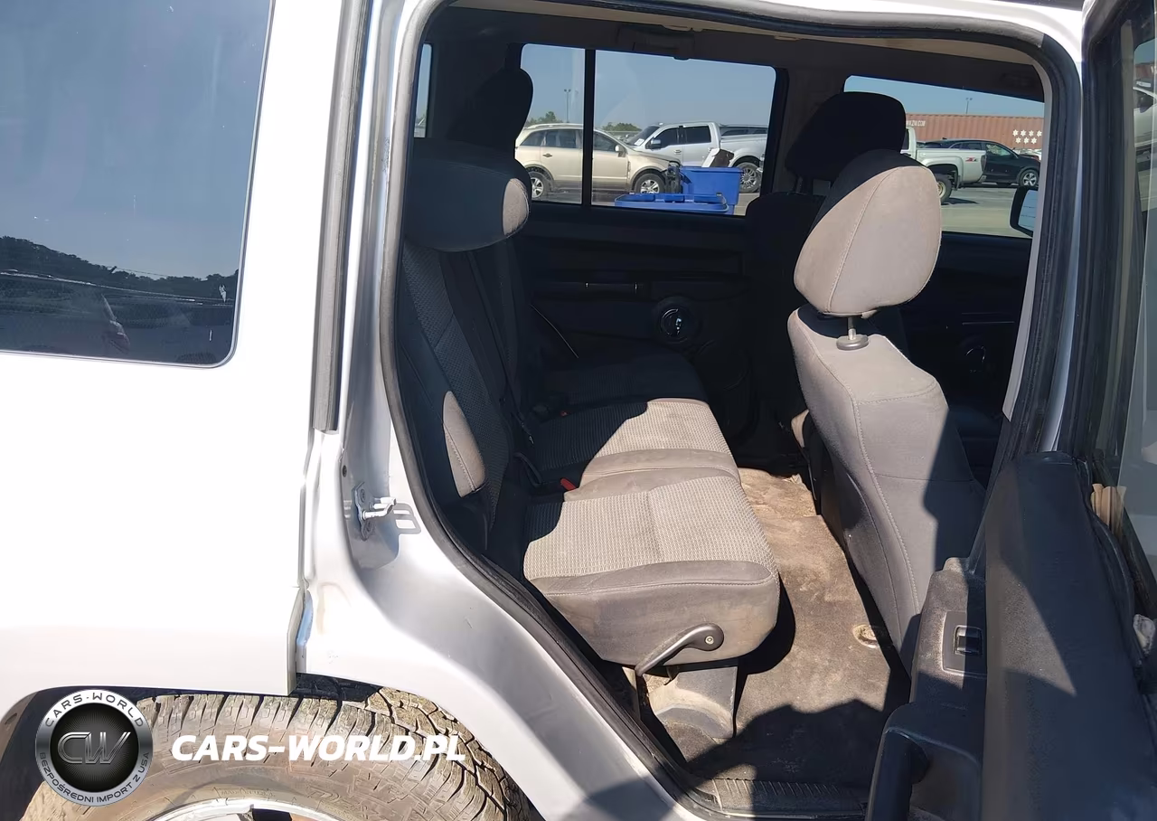 2010 Jeep Commander Sport VIN:1J4RH4GK8AC162192 - 8