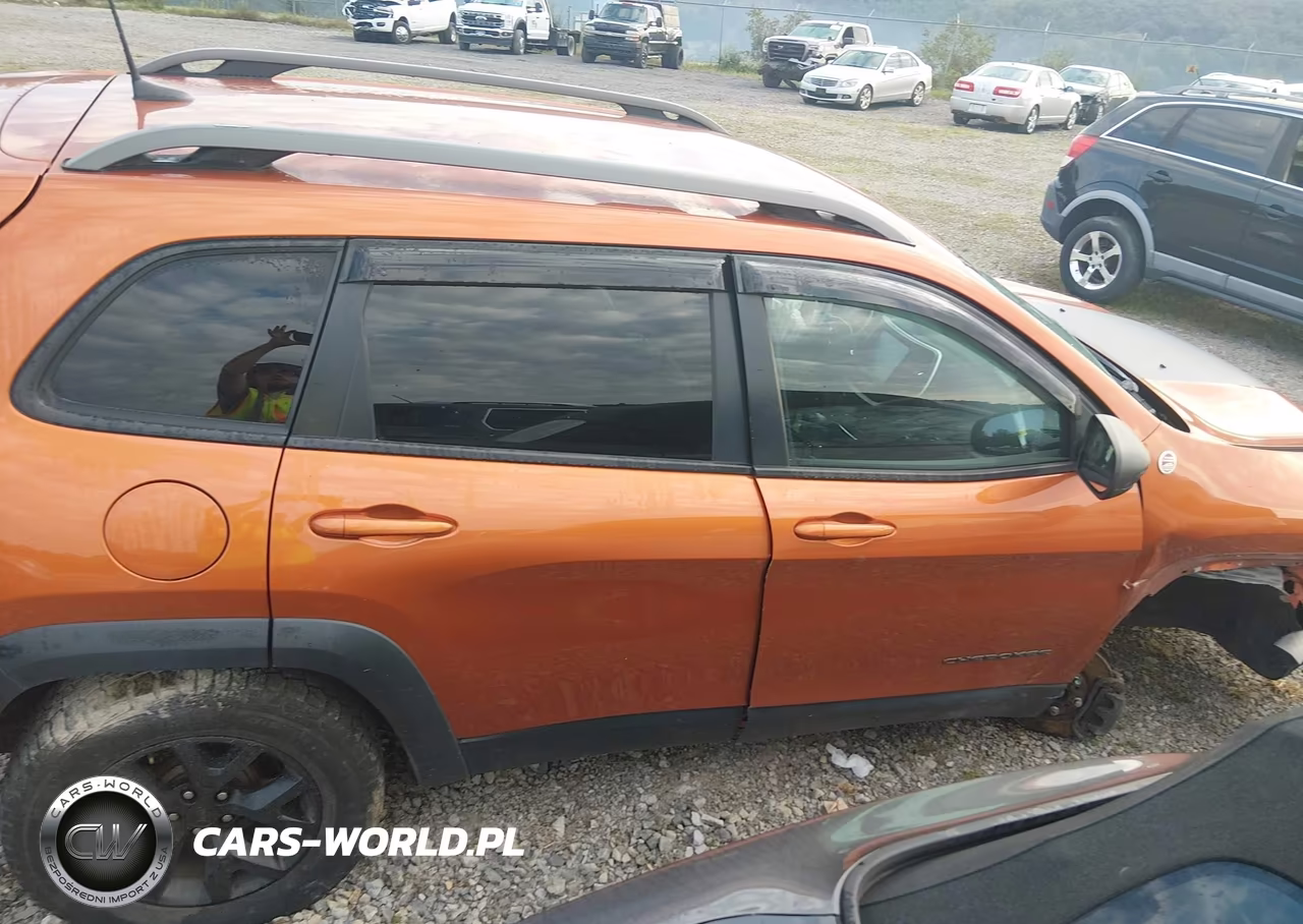 2016 Jeep Cherokee Trailhawk VIN:1C4PJMBS2GW188738 - 14