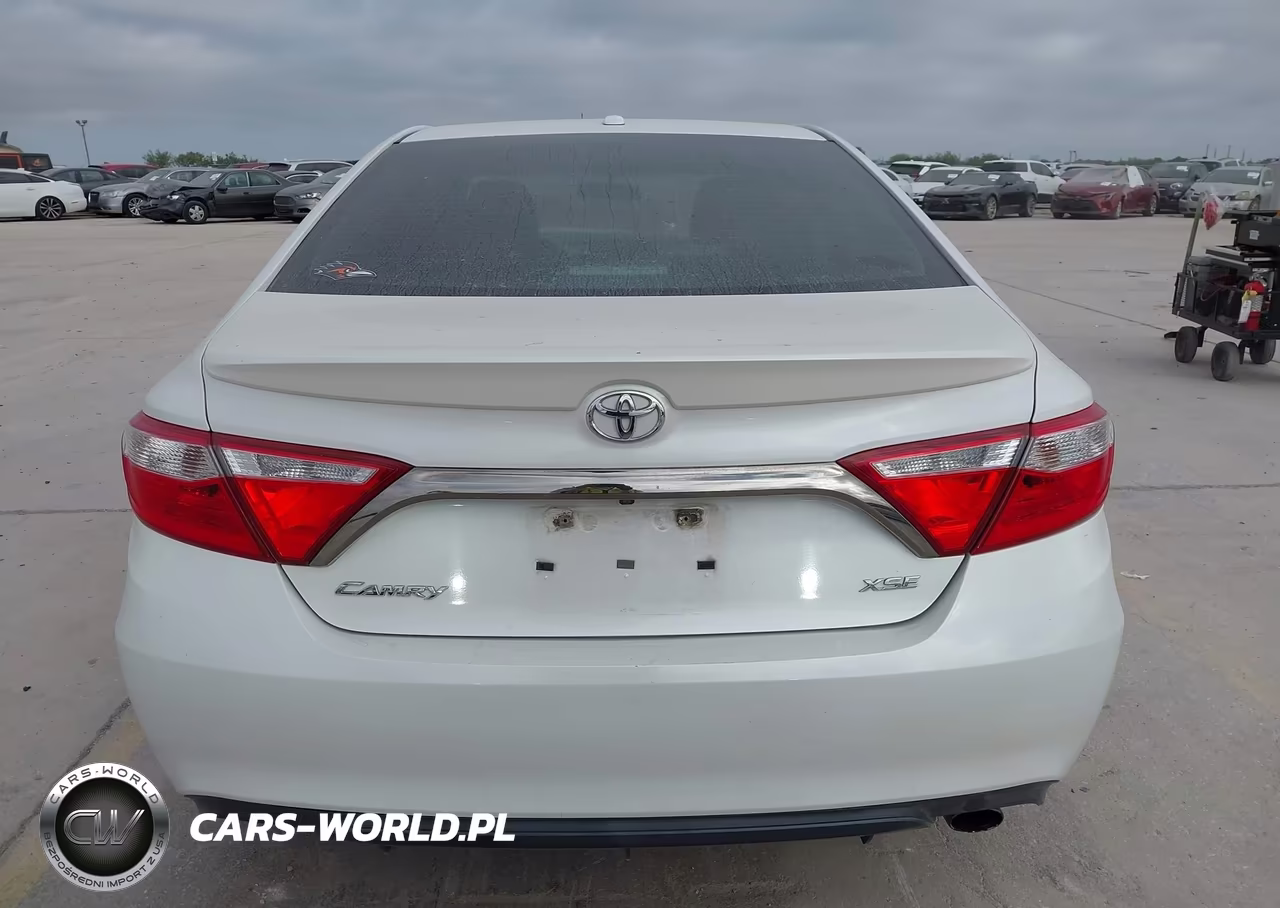 2015 Toyota Camry Xse VIN:4T1BF1FK1FU480438 - 15