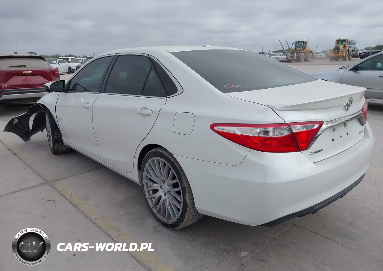 2015 Toyota Camry Xse VIN:4T1BF1FK1FU480438 - 3