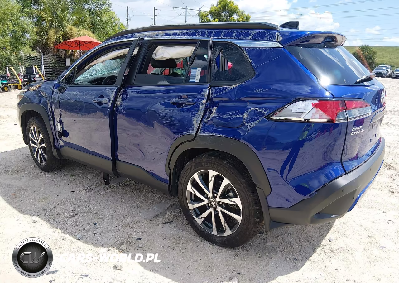 2025 Toyota Corolla Cross Xle VIN:7MUDAABG9SV139001 - 3