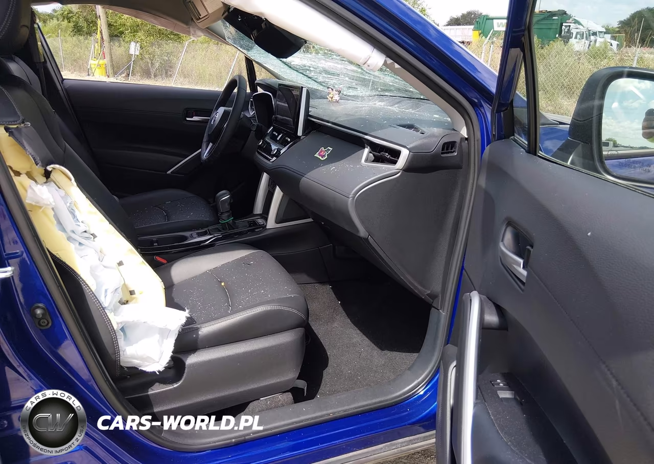 2025 Toyota Corolla Cross Xle VIN:7MUDAABG9SV139001 - 5