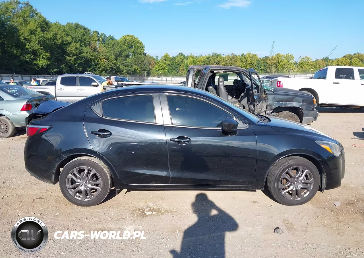 2019 Toyota Yaris Le VIN:3MYDLBYV9KY513830 - 13