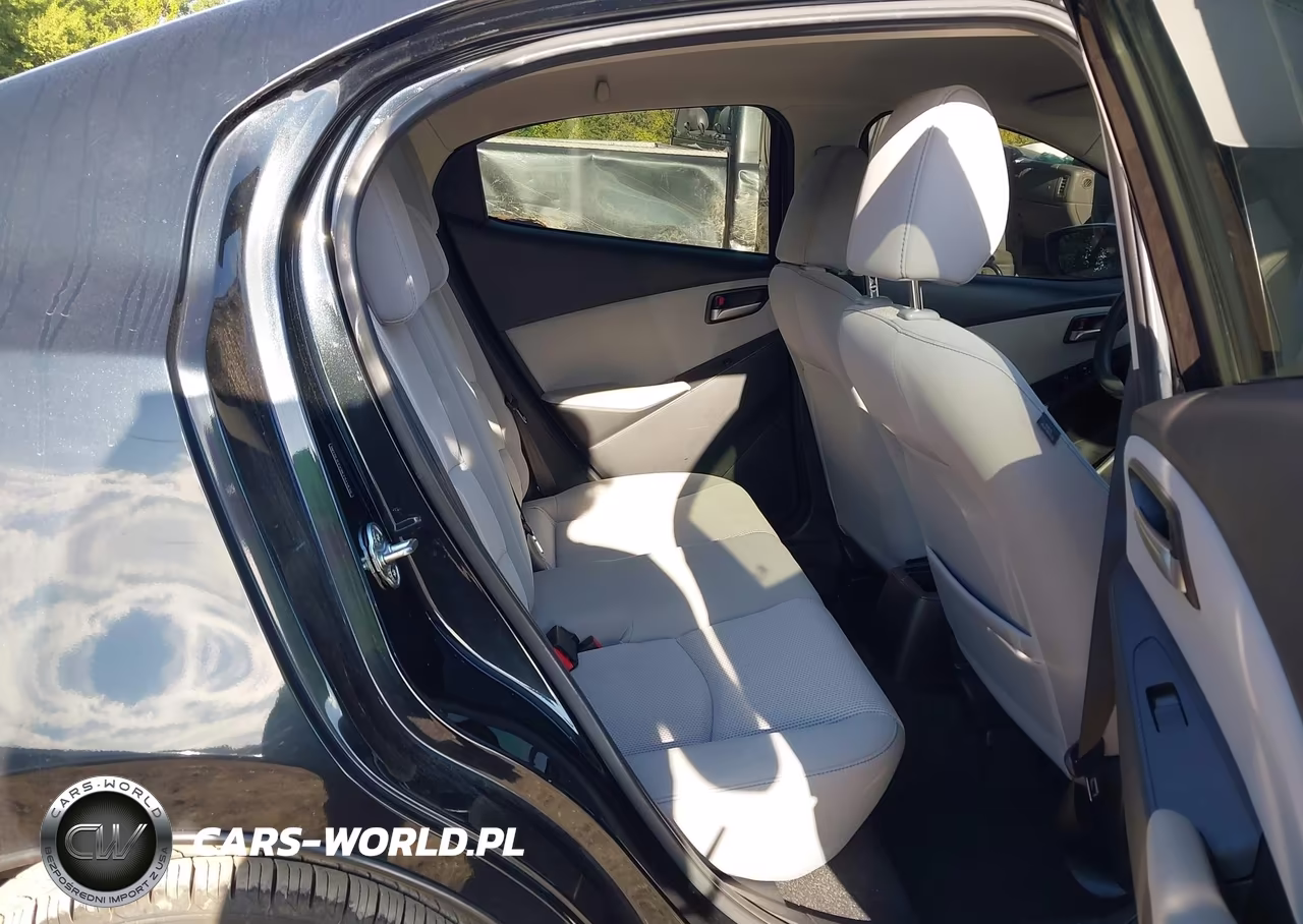 2019 Toyota Yaris Le VIN:3MYDLBYV9KY513830 - 8