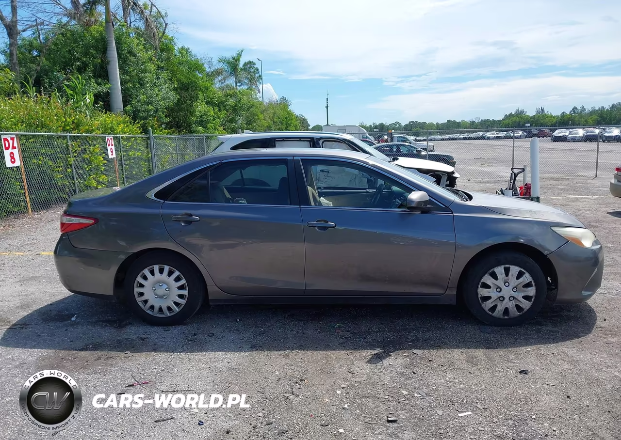 2015 Toyota Camry Le VIN:4T1BF1FK6FU096817 - 14