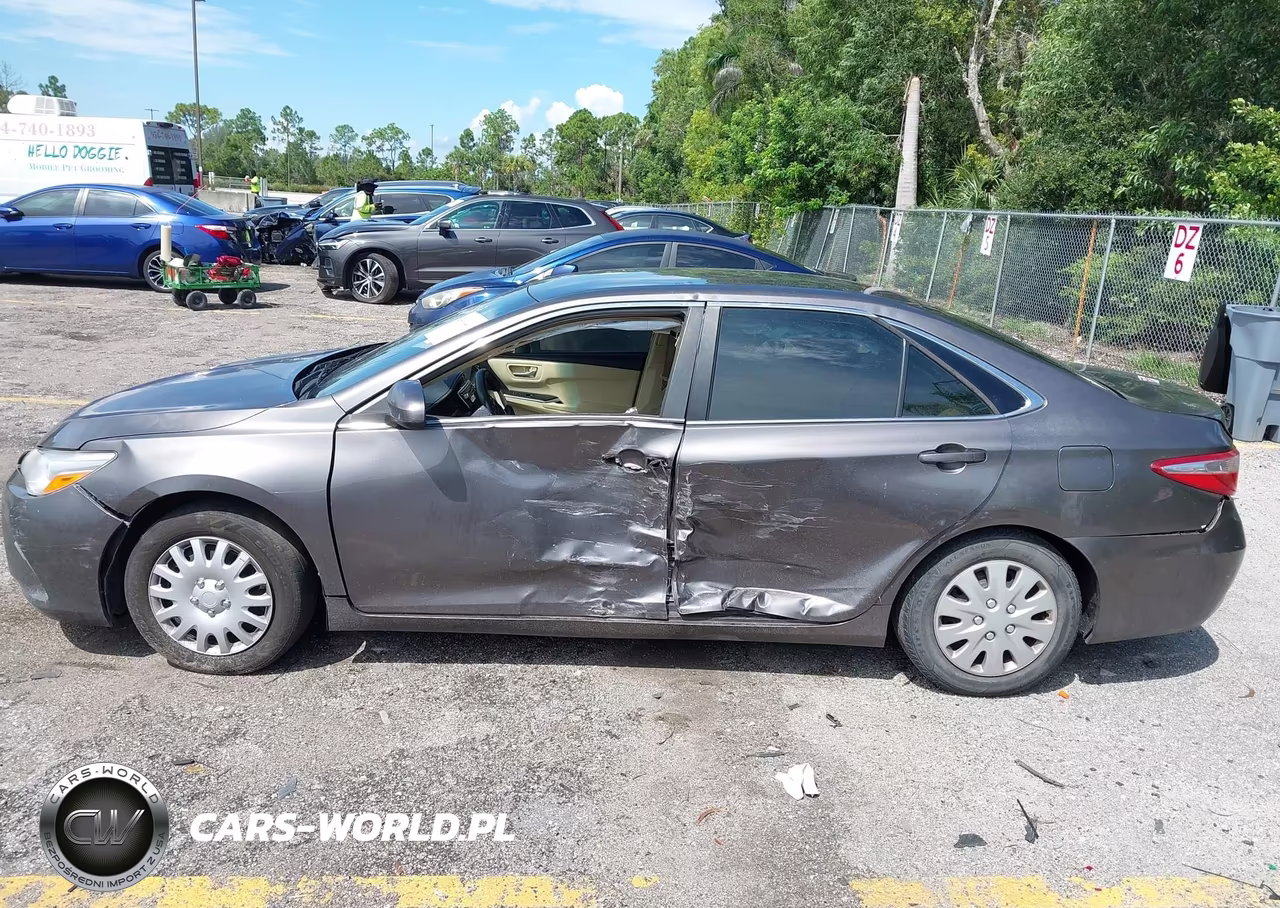 2015 Toyota Camry Le VIN:4T1BF1FK6FU096817 - 15