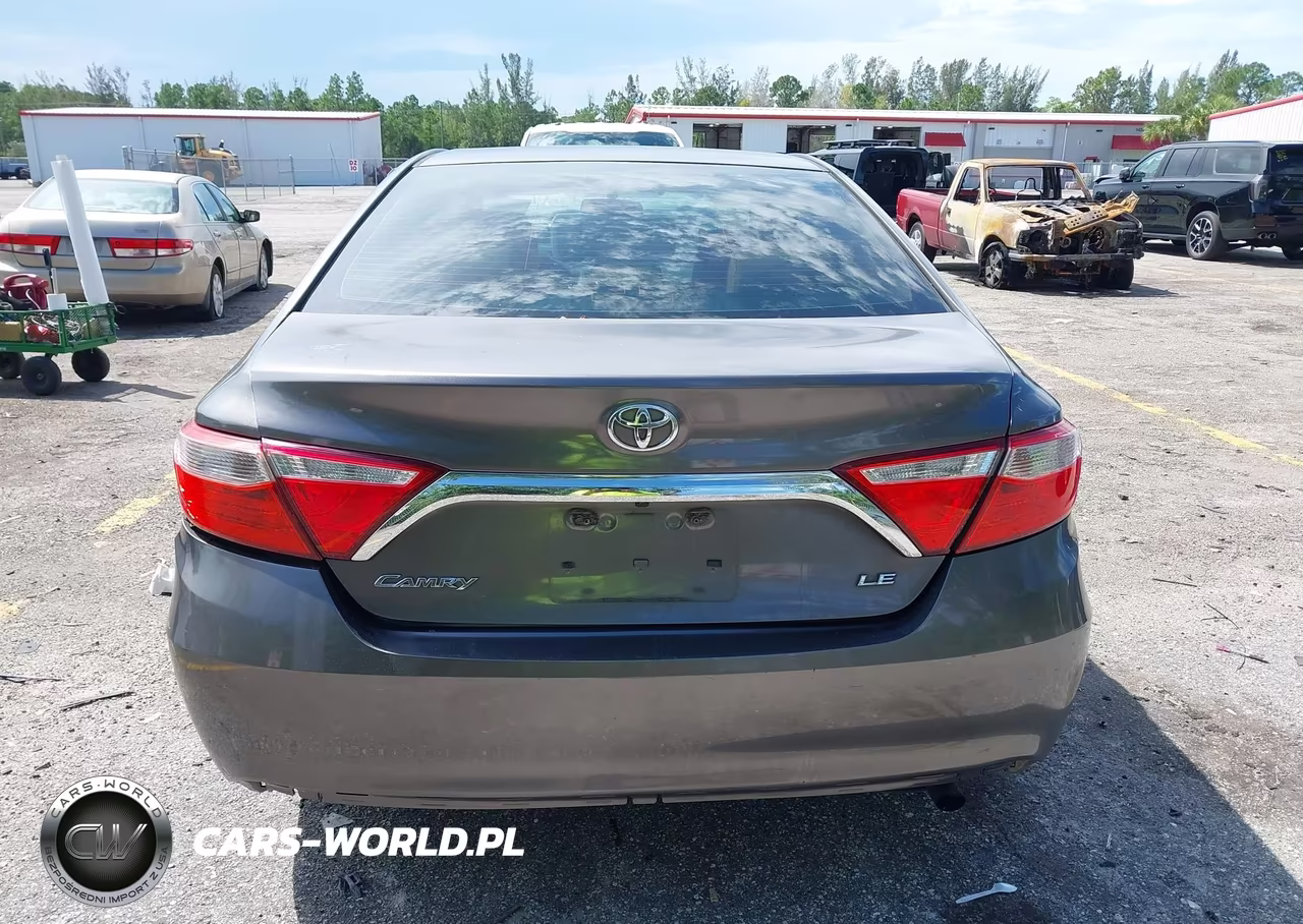 2015 Toyota Camry Le VIN:4T1BF1FK6FU096817 - 17