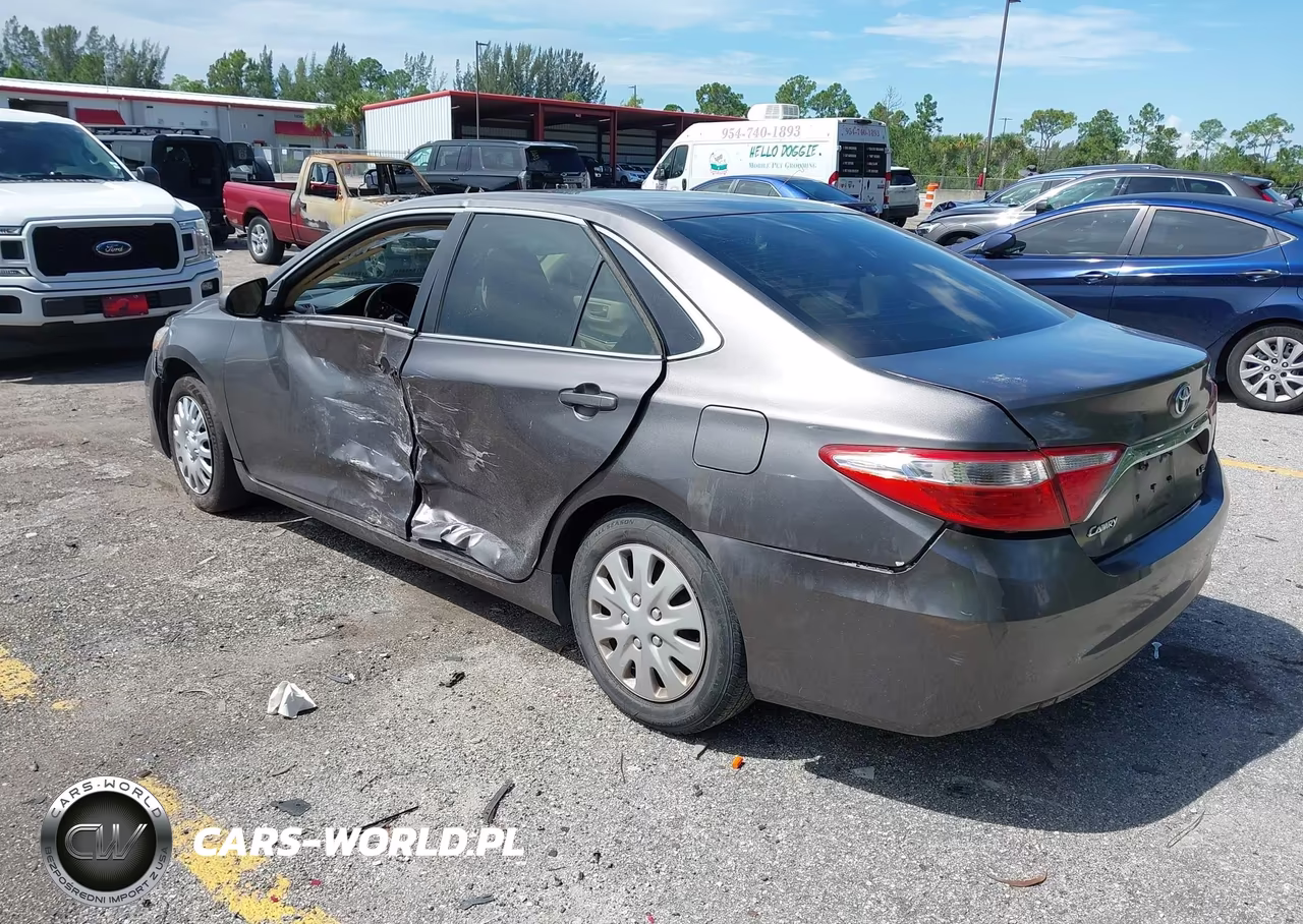 2015 Toyota Camry Le VIN:4T1BF1FK6FU096817 - 3