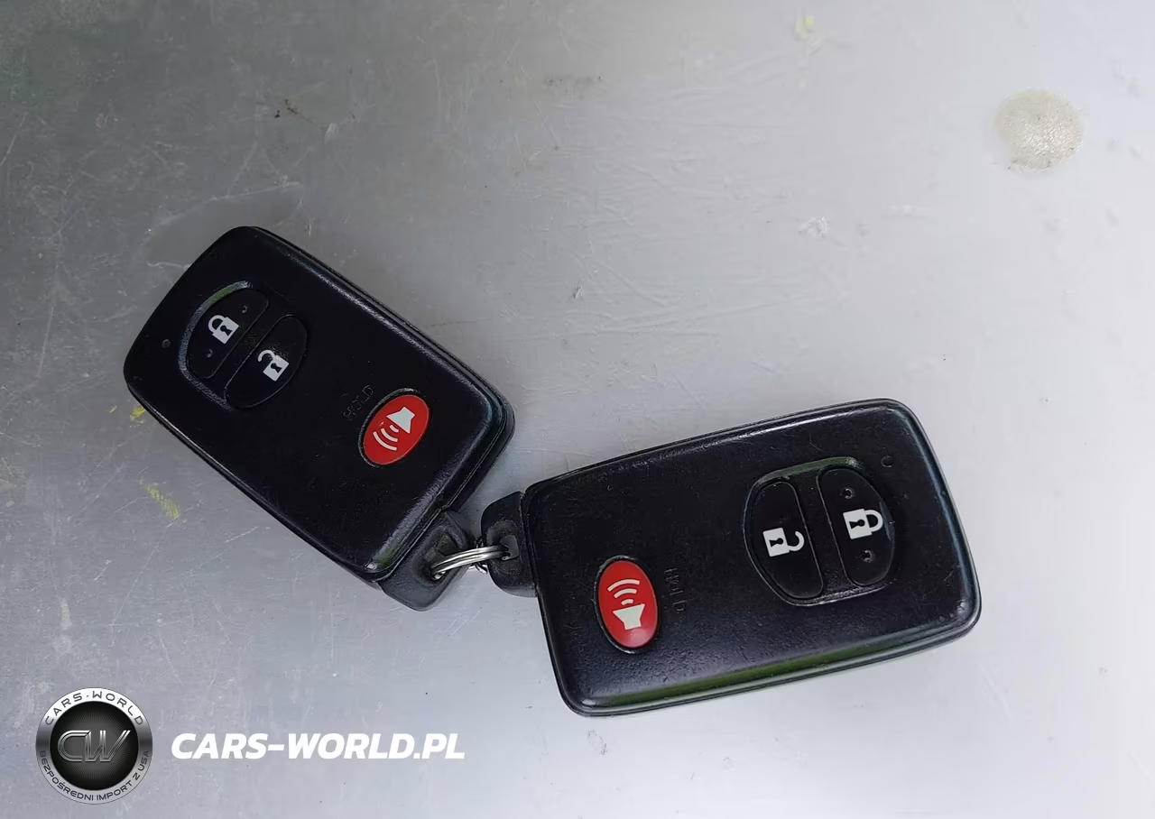 2014 Toyota Prius V Two VIN:JTDZN3EU1E3304210 - 11