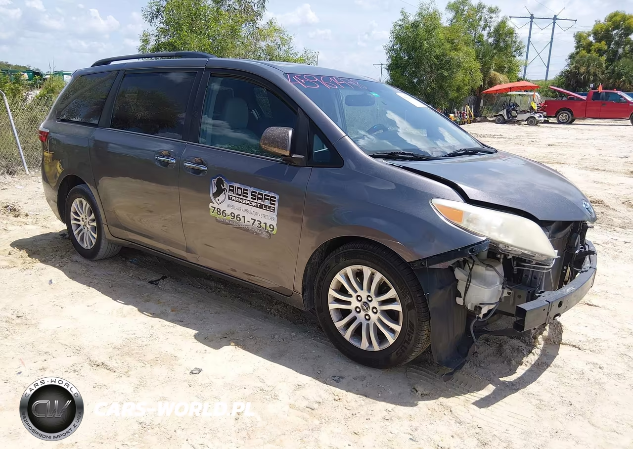 2015 Toyota Sienna Xle 8 Passenger – zdjęcie 1 z 17